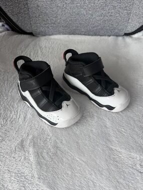 Kid’s Nike Jordans. Size 6.5